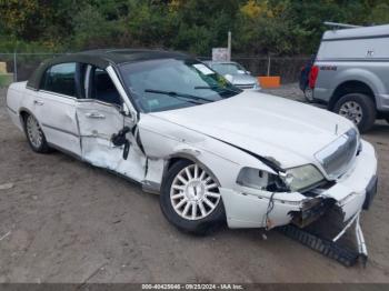  Salvage Lincoln Towncar