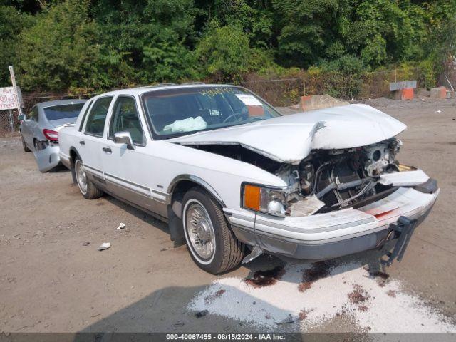  Salvage Lincoln Towncar