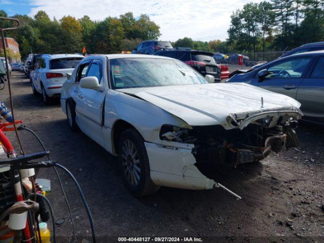  Salvage Lincoln Towncar