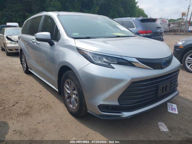  Salvage Toyota Sienna