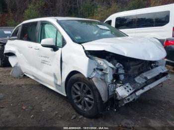  Salvage Toyota Sienna