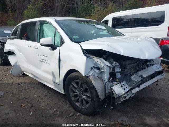  Salvage Toyota Sienna