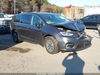  Salvage Chrysler Pacifica