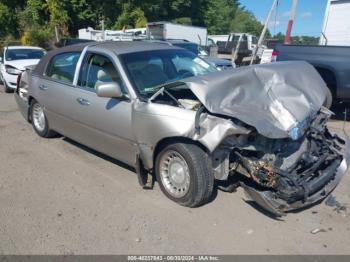  Salvage Lincoln Towncar