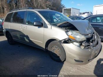  Salvage Toyota Sienna