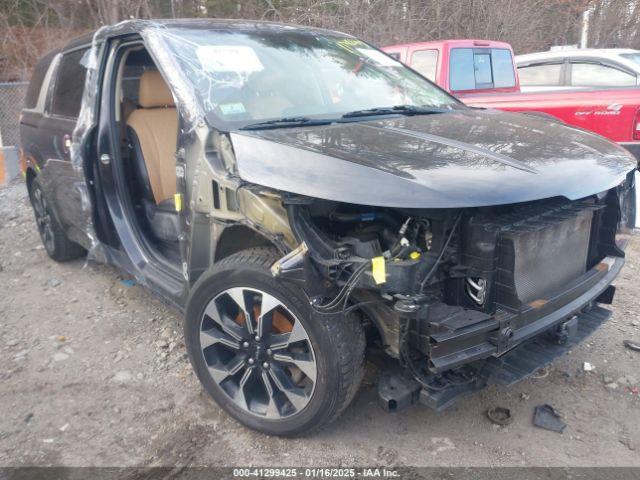  Salvage Kia Carnival