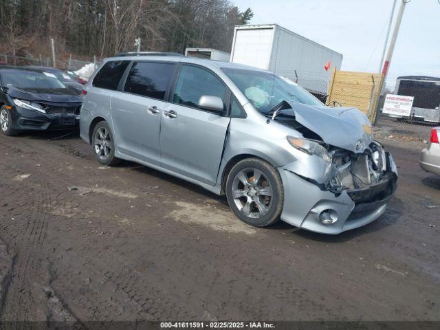  Salvage Toyota Sienna