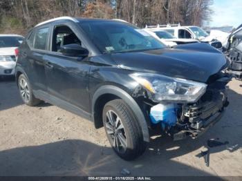  Salvage Nissan Kicks