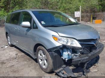  Salvage Toyota Sienna