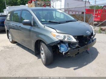 Salvage Toyota Sienna