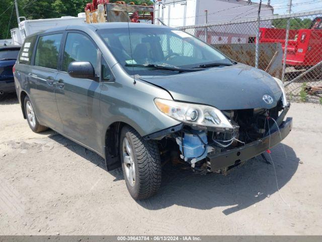  Salvage Toyota Sienna