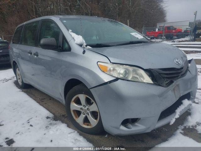  Salvage Toyota Sienna