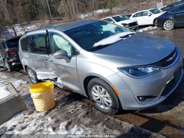  Salvage Chrysler Pacifica