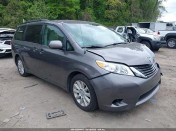  Salvage Toyota Sienna