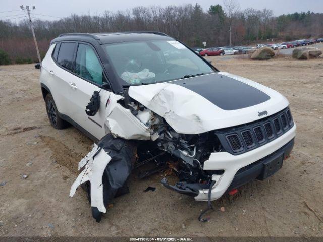  Salvage Jeep Compass