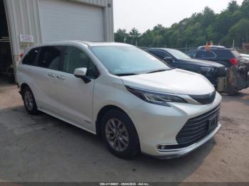  Salvage Toyota Sienna