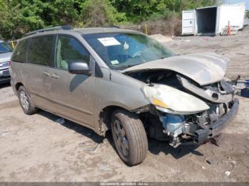  Salvage Toyota Sienna