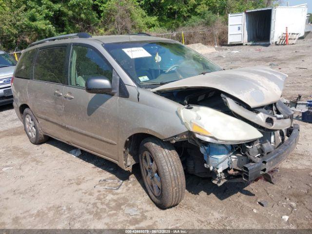  Salvage Toyota Sienna