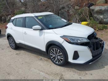  Salvage Nissan Kicks