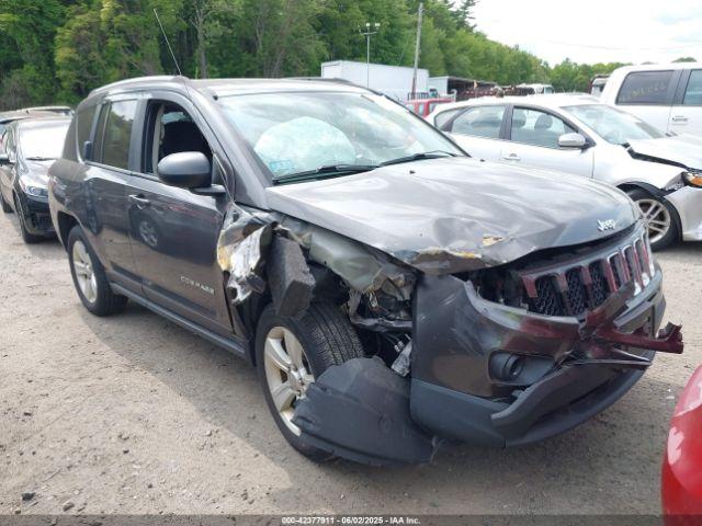  Salvage Jeep Compass