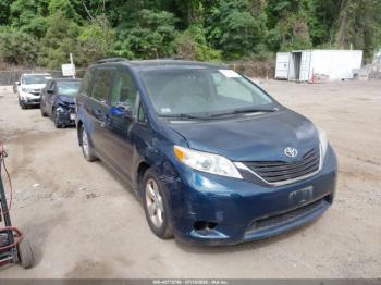  Salvage Toyota Sienna