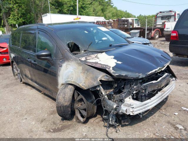  Salvage Chrysler Pacifica