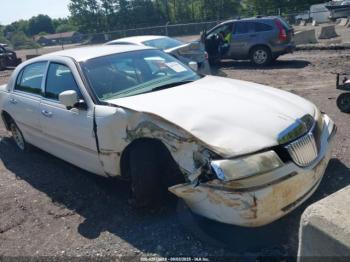  Salvage Lincoln Towncar