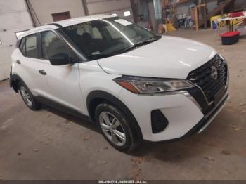  Salvage Nissan Kicks