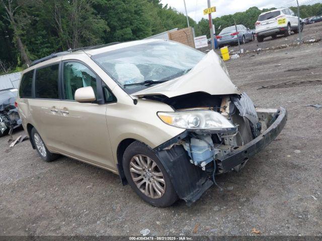  Salvage Toyota Sienna