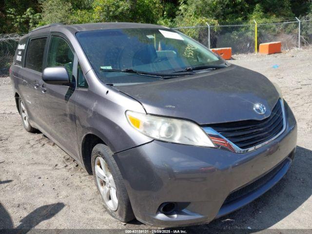  Salvage Toyota Sienna