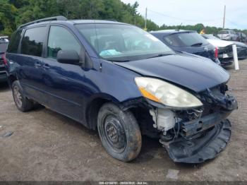  Salvage Toyota Sienna