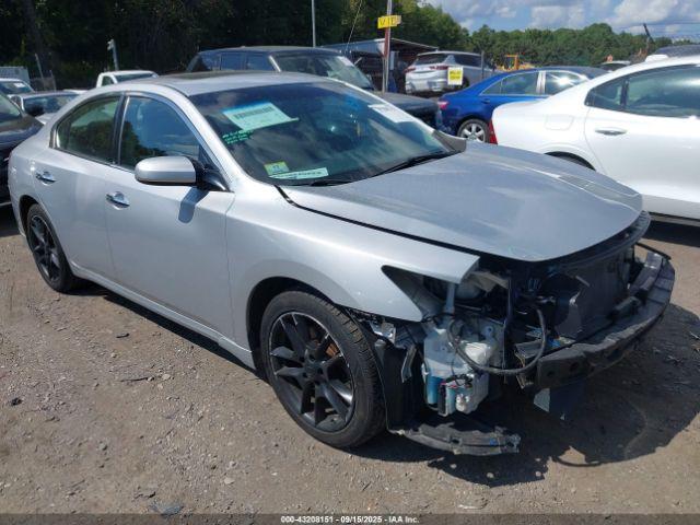 Salvage Nissan Maxima