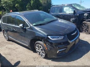  Salvage Chrysler Pacifica