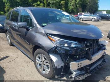  Salvage Toyota Sienna