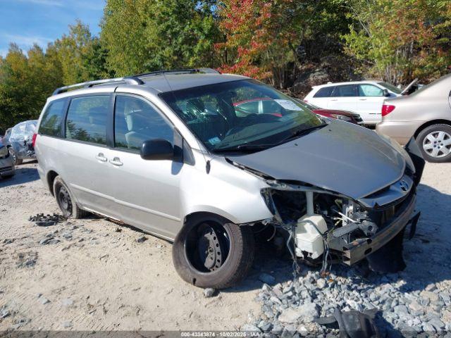  Salvage Toyota Sienna