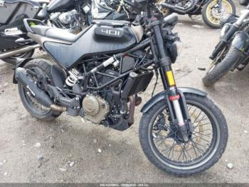  Salvage Husqvarna Vitpilen 401 Svartpilen 4