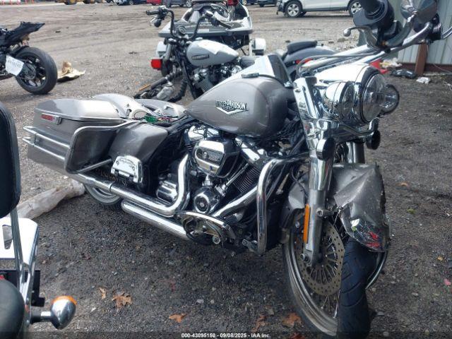  Salvage Harley-Davidson Flhr