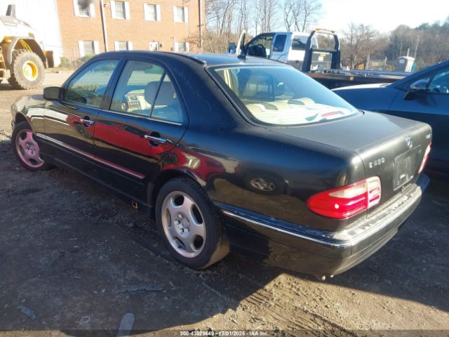 Mercedes-Benz E-Class Image 3