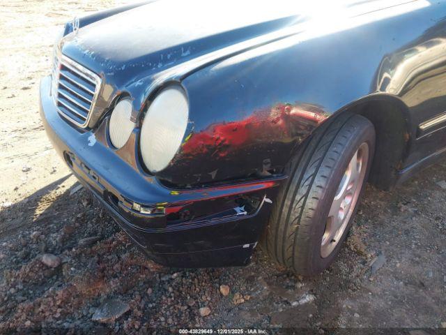 Mercedes-Benz E-Class Image 4