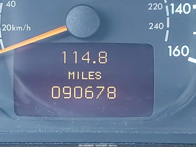 Mercedes-Benz E-Class Image 8