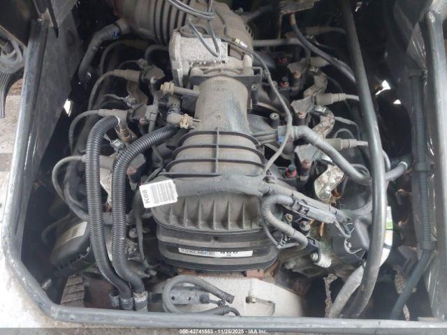 Ford E-450 Image 9