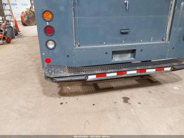 Ford E-450 Image 6