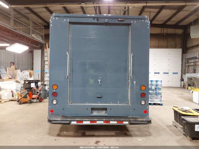 Ford E-450 Image 15