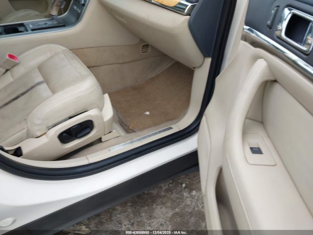 Lincoln MKS Image 4