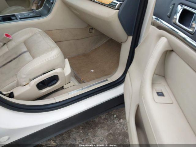 Lincoln MKS Image 4