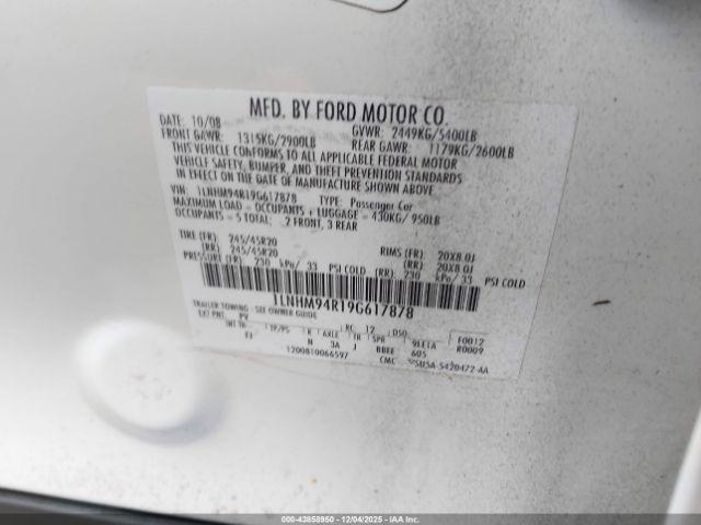 Lincoln MKS Image 7