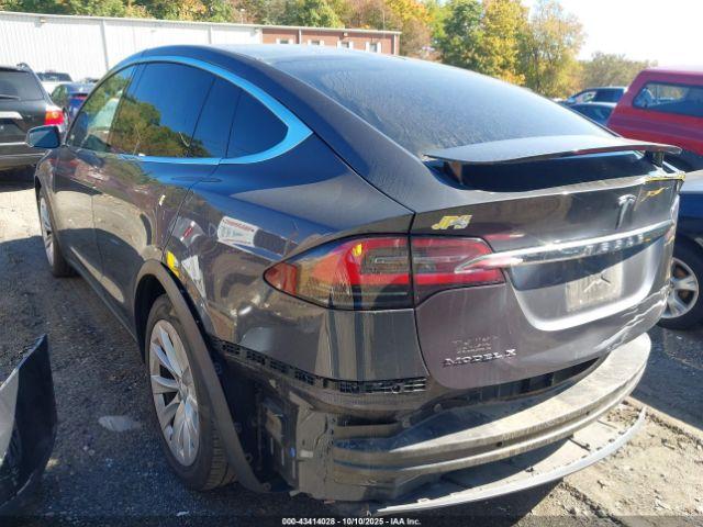 Tesla Model X Image 18