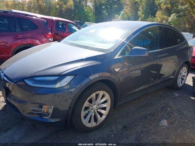 Tesla Model X Image 15
