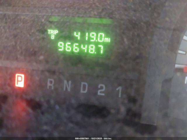 Ford E-150 Commercial Image 10