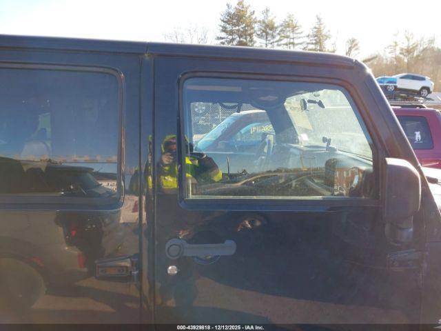 Jeep Wrangler Sahara Image 13